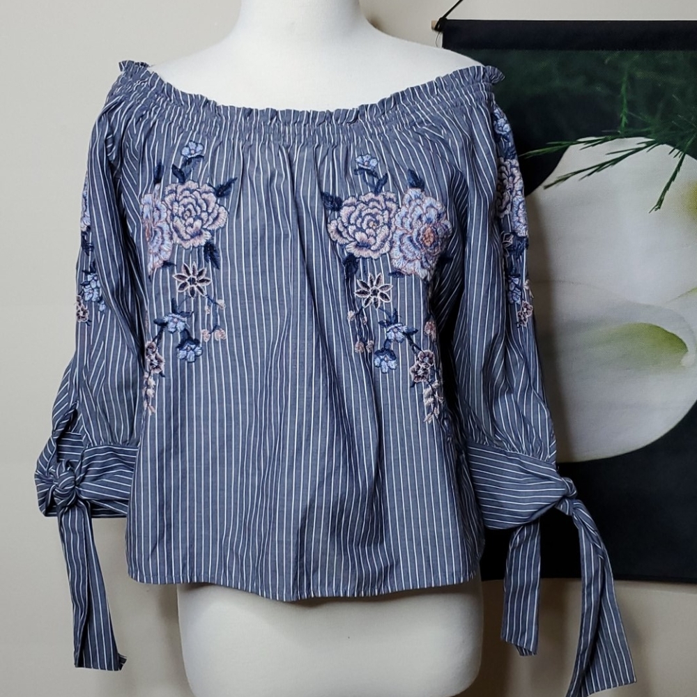 AEO Off The Shoulder Tie Sleeve Floral Top